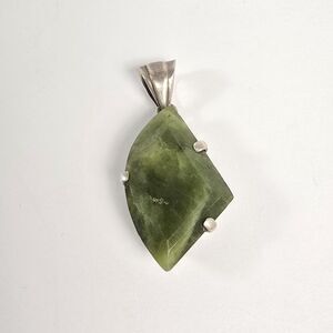 Sterling Silver 925 Green Stone Jewel Pendant 12g